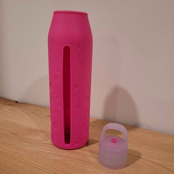 Lululemon pink silicone water bottle sleeve with matching lid - Picture 5 of 9